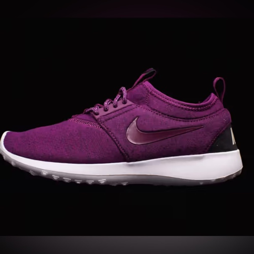 Nike Tech Fleece Juvenate Sneakers